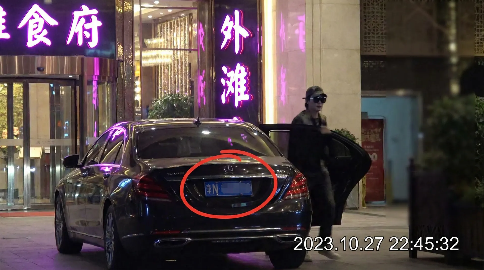 狠狠撸官网入口~狠狠撸最新地址_热门狠狠撸资源大全 - 豪车餐厅外被拍